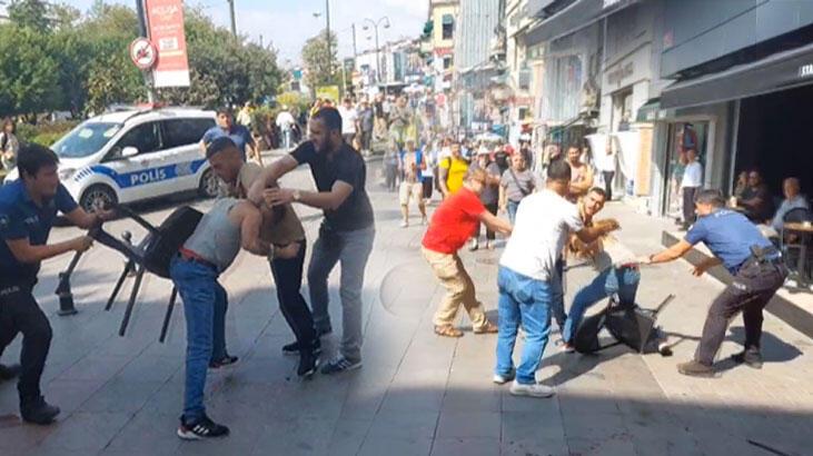 Kadıköy'de bıçaklı kavga kamerada