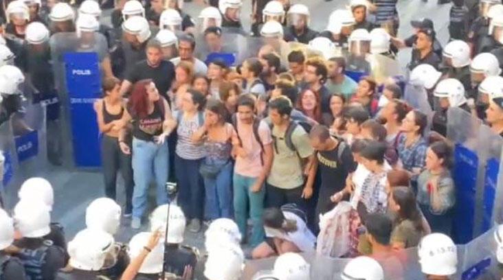 Kadıköy’de izin gösteriye müdahale: 106 gözaltı