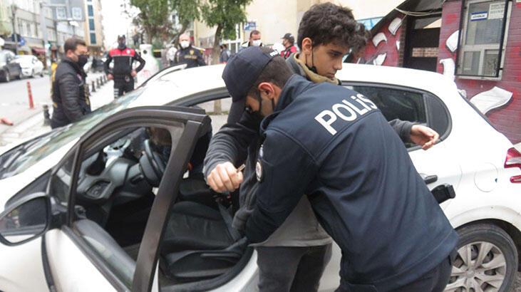 Kadıköy'de okul önlerinde polisten sıkı denetim