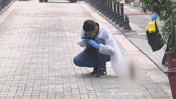 Kadıköy'de otel önünde silahlı kavga