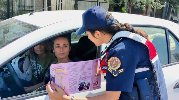 Kadın astsubaylardan kadın sürücü ve yolculara KADES eğitimi