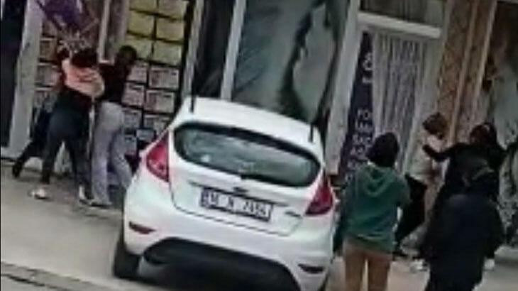 Kadınların 'ters bakma' kavgası kamerada