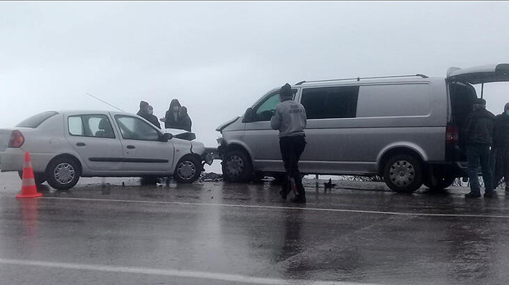 Kafa kafaya çarpıştılar... Araçta öğretmenler de vardı