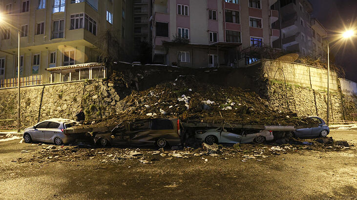 Kağıthane'de istinat duvarı çöktü! Ekipler oraya sevk edildi