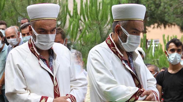 Kahreden olay! Genç öğretmenin cenaze namazını, imam babası kıldırdı
