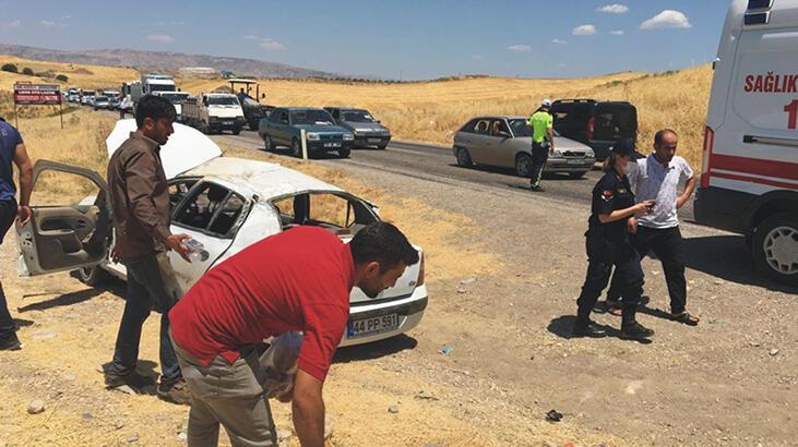 Kahta'da otomobil şarampole devrildi: 6 yaralı