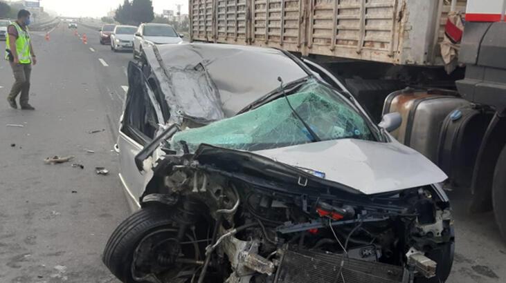 Kamyona arkadan çarpıp hurdaya dönen otomobildeki çift yaralandı