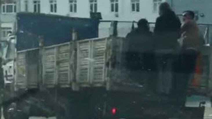 Kamyonet kasasında hayrete düşüren görüntü!