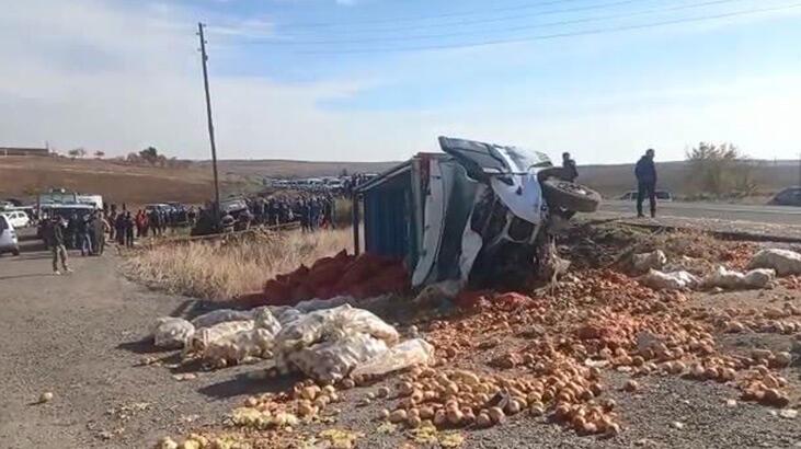 Kamyonetle hafif ticari araç çarpıştı! Anne ve 3 çocuğu öldü