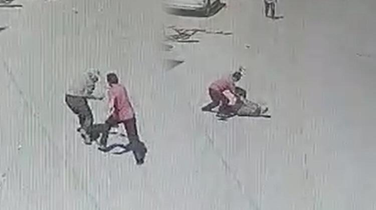 Kan donduran dakikalar! Kuzenini böyle bıçakladı