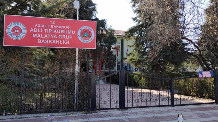 Kanepede fenalaştı! Yere düşüp öldü
