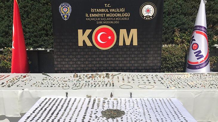 Kapalıçarşı'da 3 bin 248 adet tarihi eseri satmak isterken yakalandı
