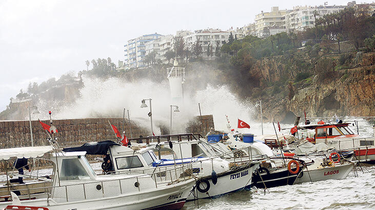 Kar, fırtına, sağanak yurdu esir aldı