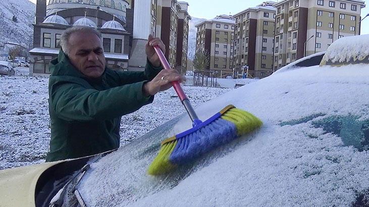Kara kış yüzünü göstermeye başladı! Kar kalınlığı 10 santimetreye ulaştı