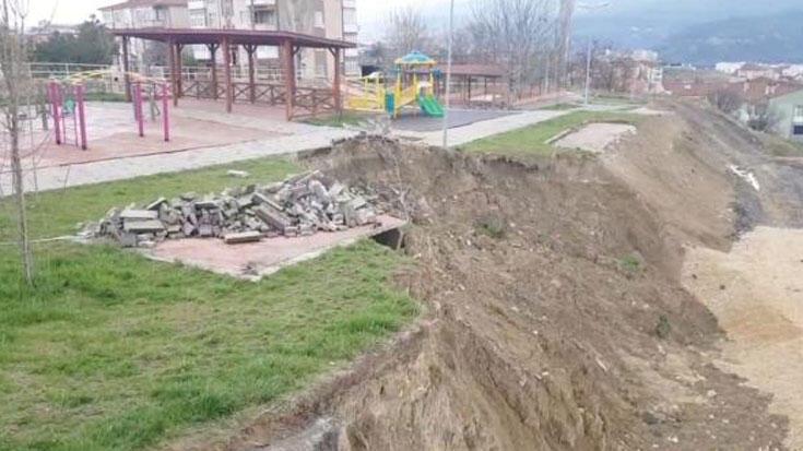 Karabük'te çocuk parkında heyelan