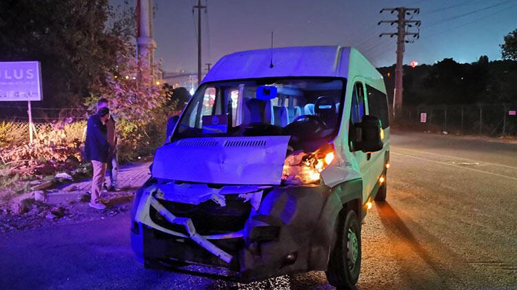 Kargo kamyonuyla işçi servisi çarpıştı: 5 yaralı