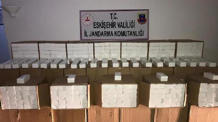 Kargoyla getirilen 600 bin kaçak makaron ele geçirildi
