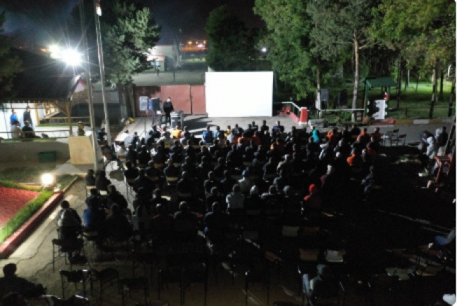 Kars’ta yükümlülere film gösterisi yapıldı