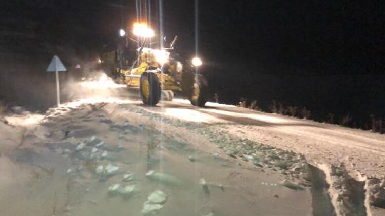 Kars'ta kardan kapalı 50 köy yolundan 34'ü açıldı