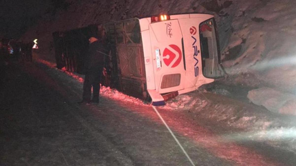 Karsta trafik kazası  4 ölü, 26 yaralı