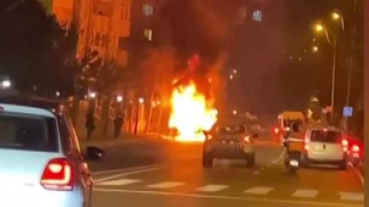 Kartal'da içinde yolcuların olduğu minibüs alev aldı