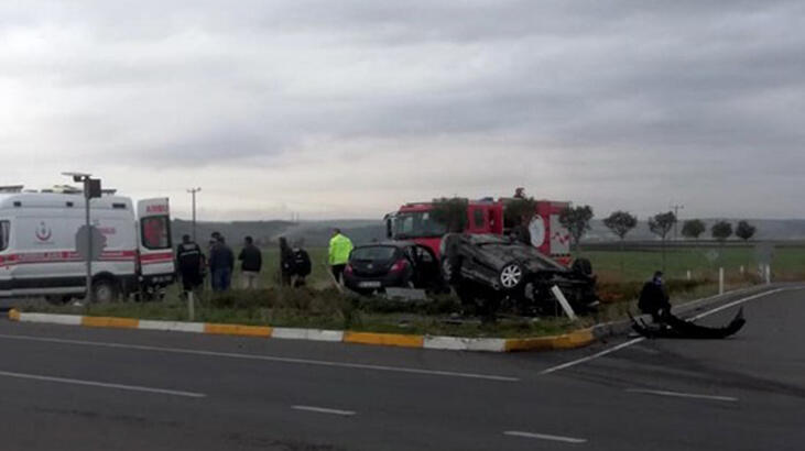 Kavşakta feci kaza! 2 kişi ölümden döndü