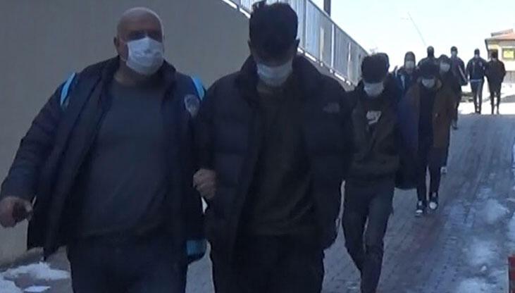 Kayseri'de bıçaklı gasp şüphelisi 6 Afgan yakalandı