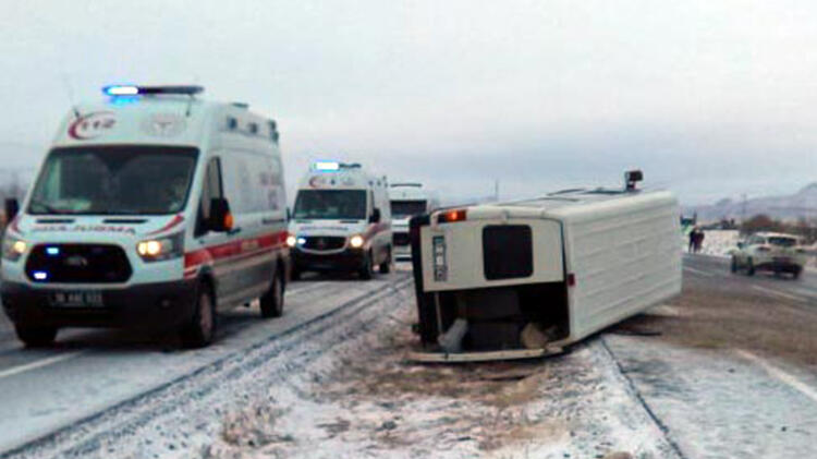 Kayseri'de feci kaza! 10 işçi yaralı