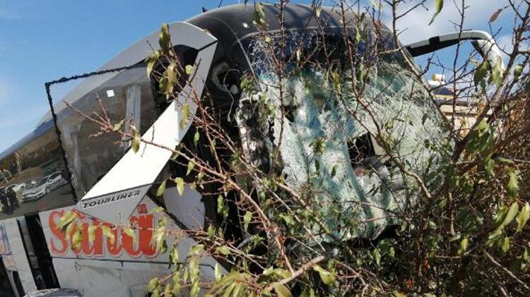 Kayseri’de yolcu otobüsü ile kamyonet çarpıştı: 1 ölü, 11 yaralı