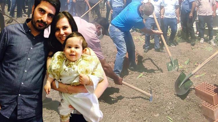 Kazada ölen polis ve 5 yaşındaki oğlu, yan yana toprağa verildi