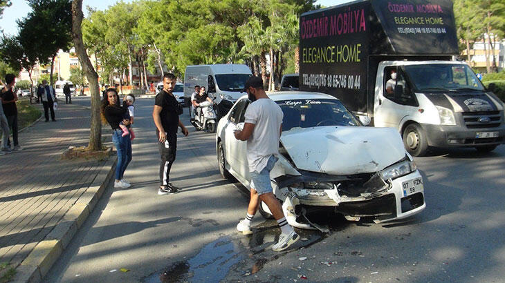 'Kazaya bakma' merakı yeni bir kazaya neden oldu