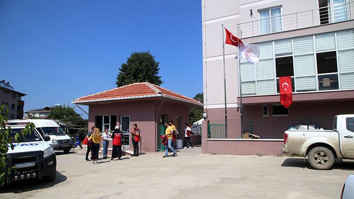 Kendini doktor olarak tanıtan kişinin yurtta kalan selzedeleri muayene ettiği belirlendi