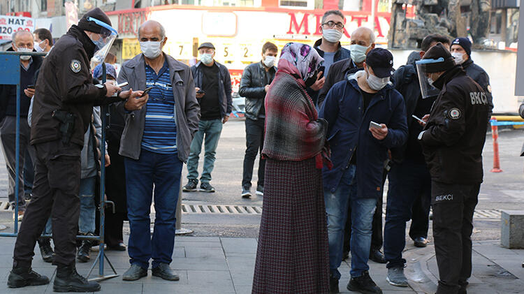 Kentin en yoğun caddesi kişi sayısı ile sınırlandırıldı!