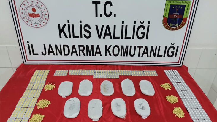 Kilis'te sınır hattında 2 kilogram esrar ve 1470 uyuşturucu hap ele geçirildi