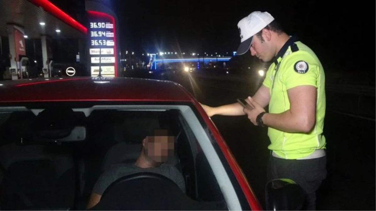 Kimi otomobil salladı, kimi cama vurdu! Sürücü 3 saatin ardından güçlükle uyandı
