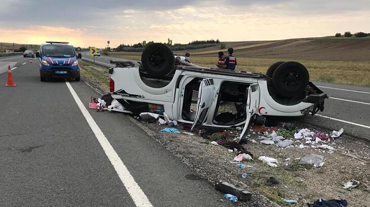 Kırıkkale'de kamyonet refüje devrildi: 4 yaralı