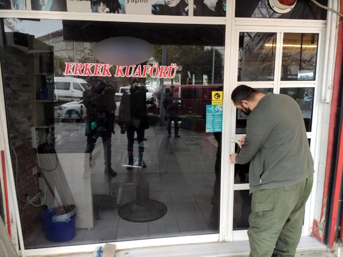 Kısıtlama kapsamında AVM'ler, marketler ve berberler saat 10.00'da açıldı