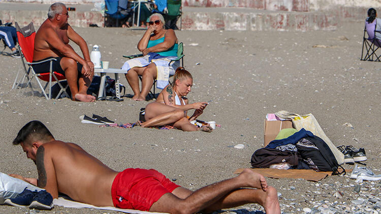 Kısıtlama sonrası sahile akın ettiler!
