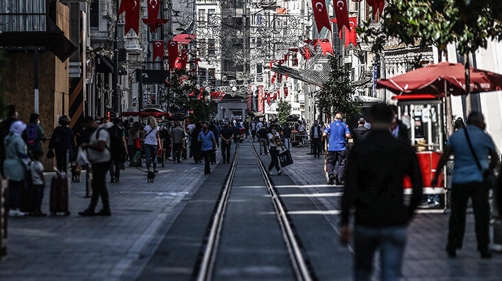 Kısıtlamasız ilk cumartesi gününde sokaklar doldu