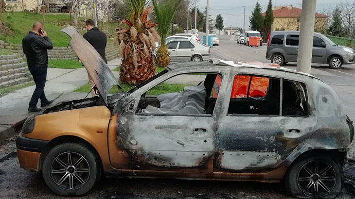Kocaeli'de park halinde yanan otomobilde erkek cesedi bulundu