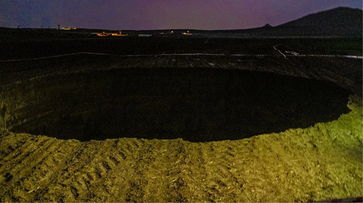 Konya'da 25 metre çapında, 15 metre derinliğinde obruk oluştu