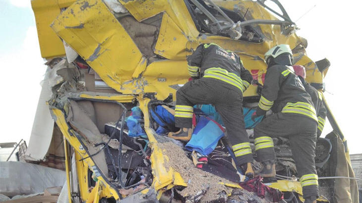 Konya'da iki TIR çarpıştı! Olay yerinde öldü