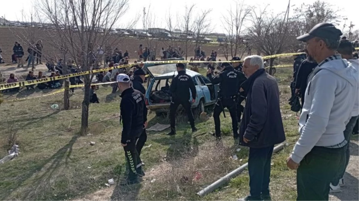 Konya'da otomobil otobüs durağına daldı: 4 ölü, 5 yaralı