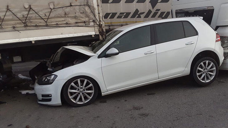 Konya'da sis nedeniyle 10'dan fazla araç birbirine girdi