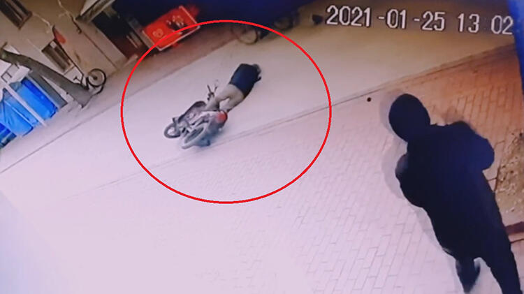 Köpeğe çarpan motosiklet sürücüsü beyin kanaması geçirdi!