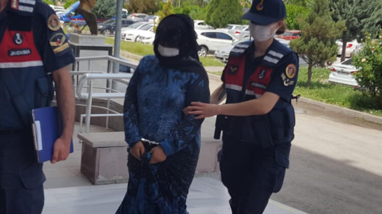 Korkunç iddia! Dünyaya getirdiği bebeği öldürüp evde sakladı