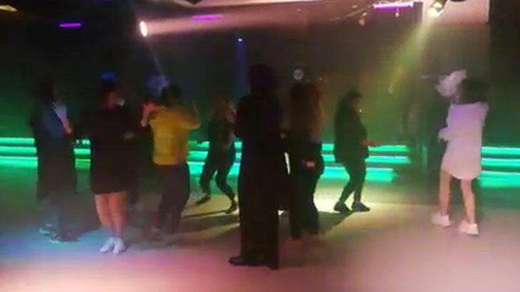 Koronavirüse rağmen termal otelde müzikli eğlence