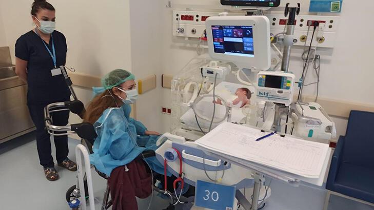 Koronavirüsü atlatTI, 21 gün sonra bebeğini gördü!