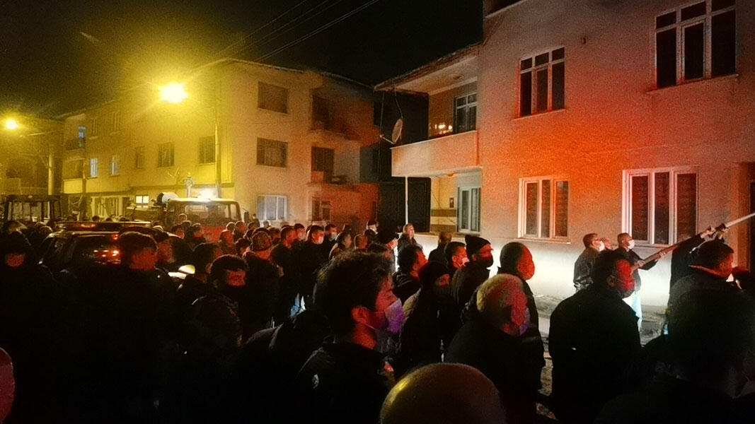 Koronavirüs'ü unuttular, film izler gibi izlediler