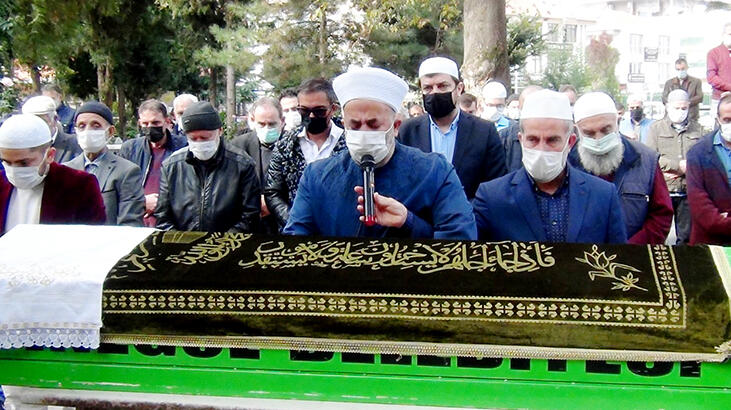 Kovid-19'u yenen imam aynı hastalıktan ölen babasının cenaze namazını kıldırdı